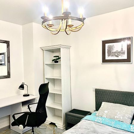 4-Room Jacuzzi Apartment Lviv Exterior photo