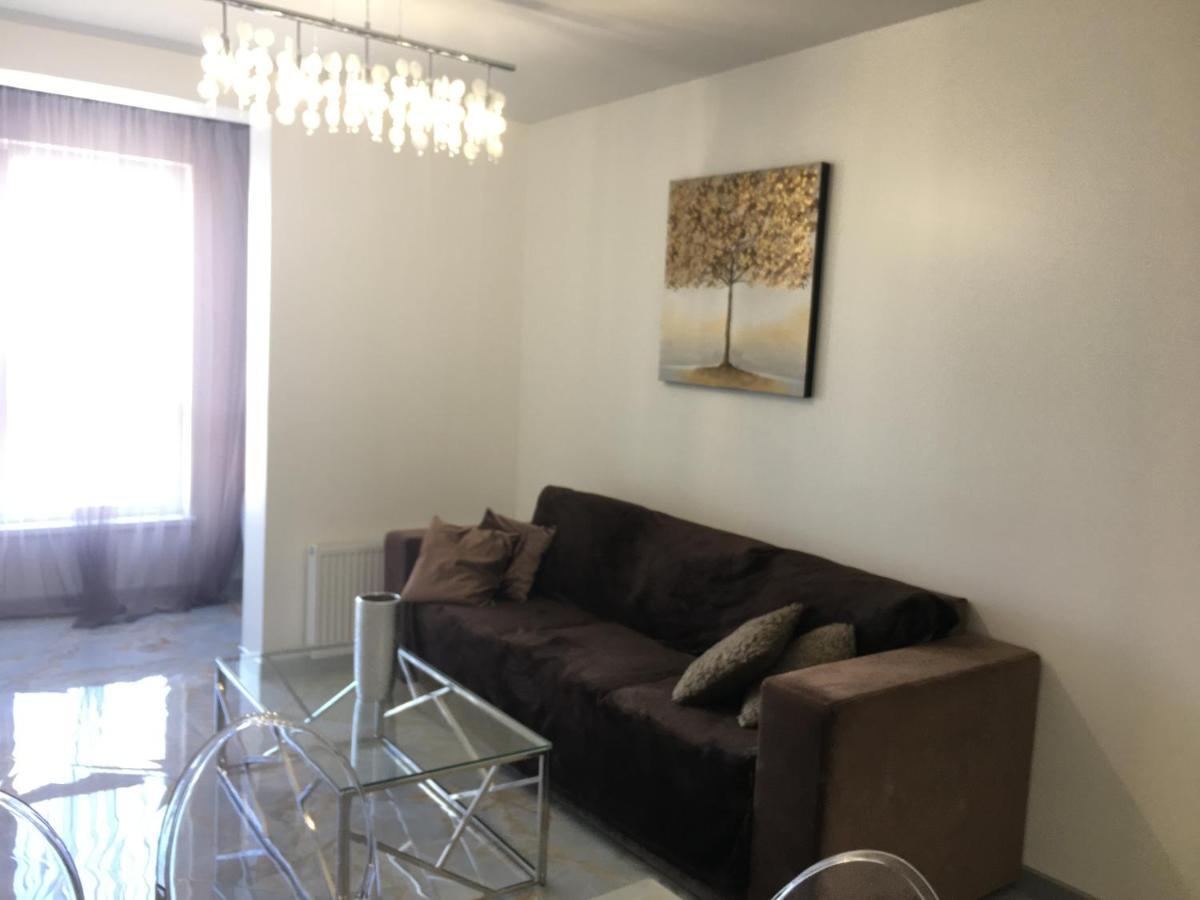 4-Room Jacuzzi Apartment Lviv Exterior photo