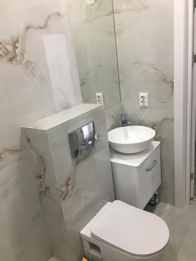 4-Room Jacuzzi Apartment Lviv Exterior photo