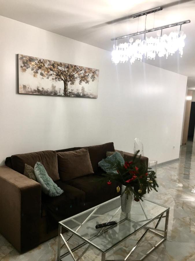 4-Room Jacuzzi Apartment Lviv Exterior photo