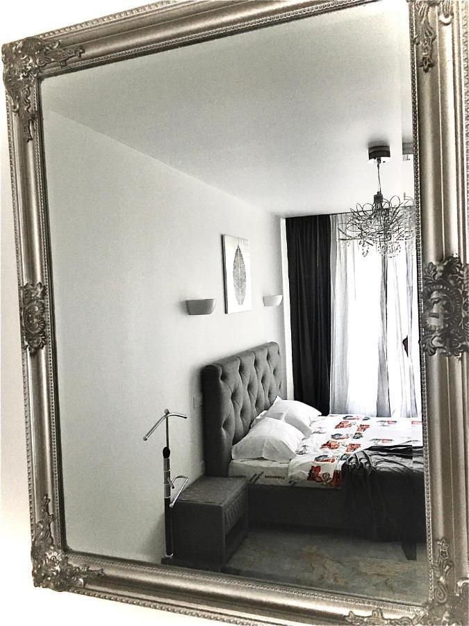 4-Room Jacuzzi Apartment Lviv Exterior photo