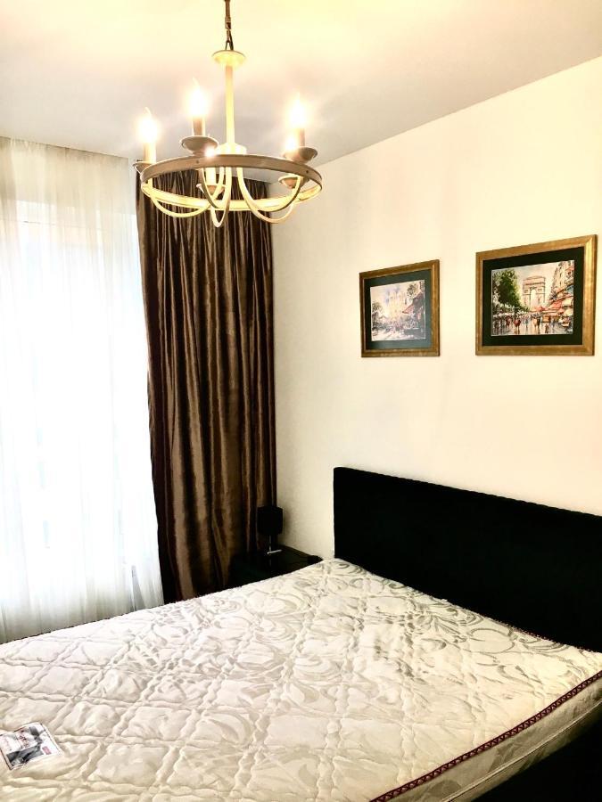 4-Room Jacuzzi Apartment Lviv Exterior photo